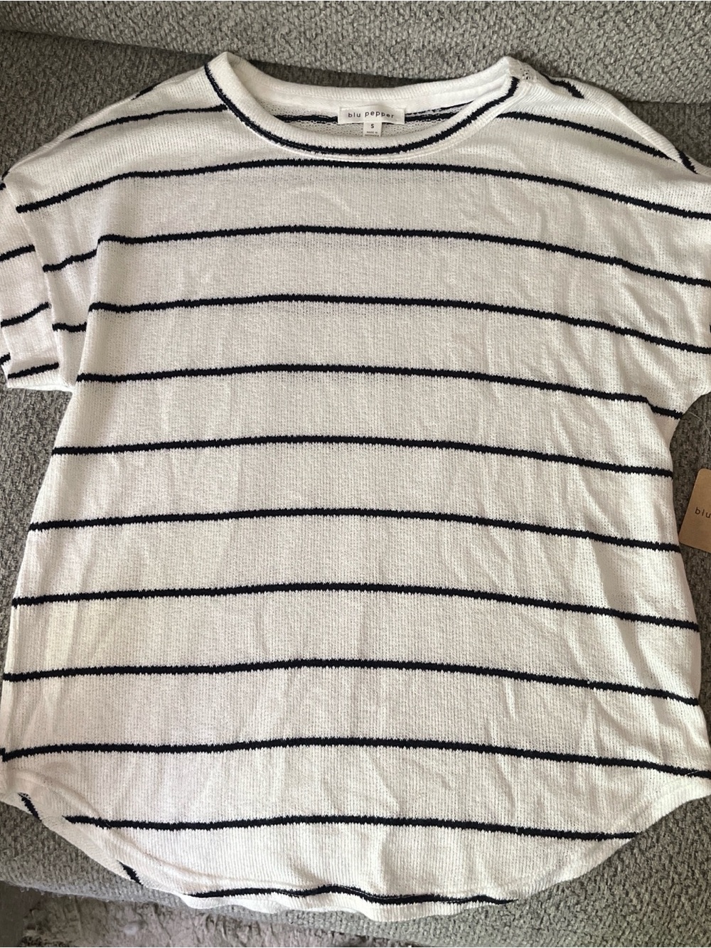 Blu Pepper White and Navy Striped Short Sleeve Knit Top
